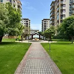 Familyoasis In Vibrant Ujlipot